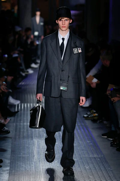 Look 48